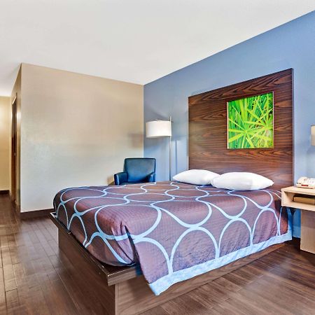 Super 8 By Wyndham Louisville Airport Dış mekan fotoğraf