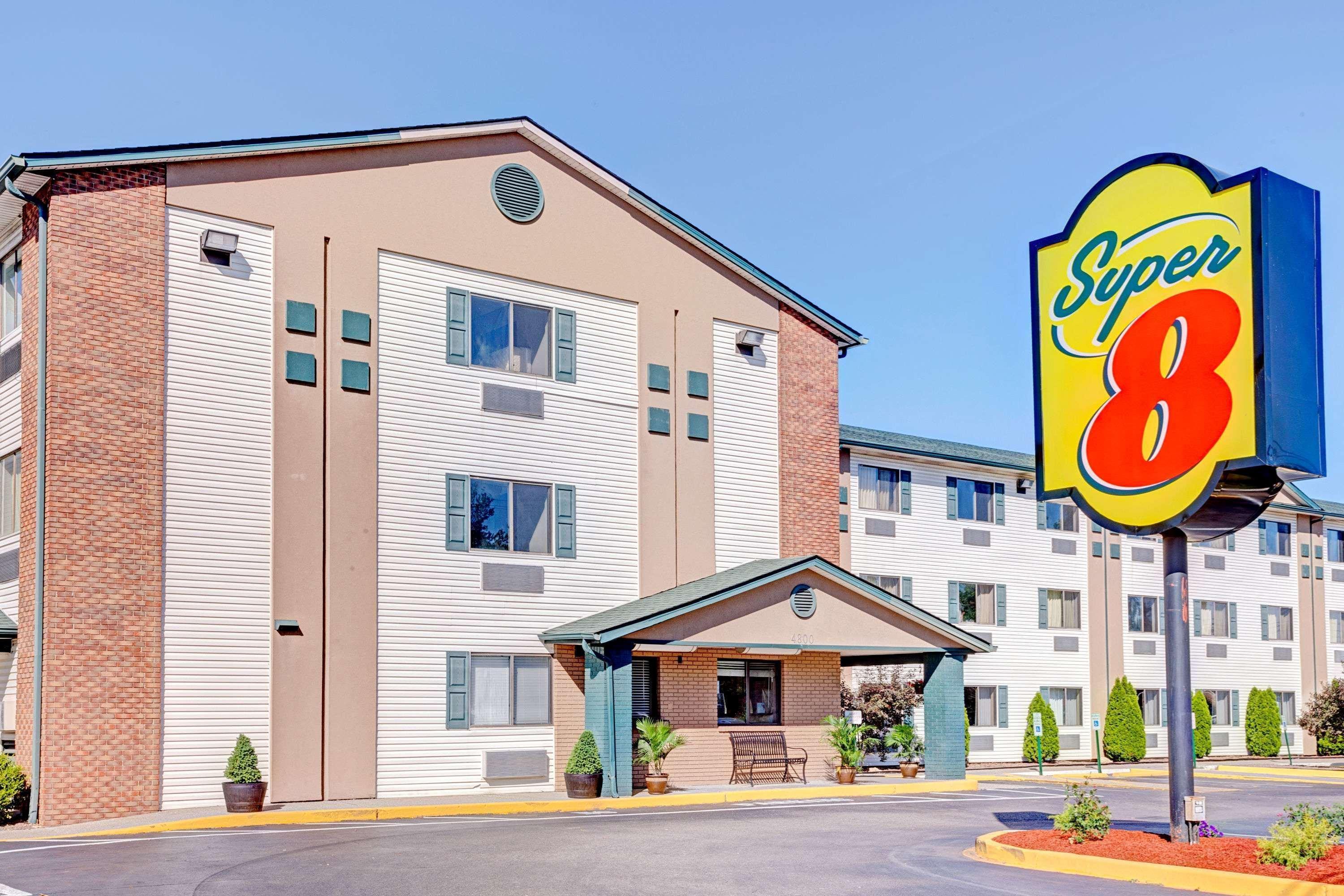 Super 8 By Wyndham Louisville Airport Dış mekan fotoğraf