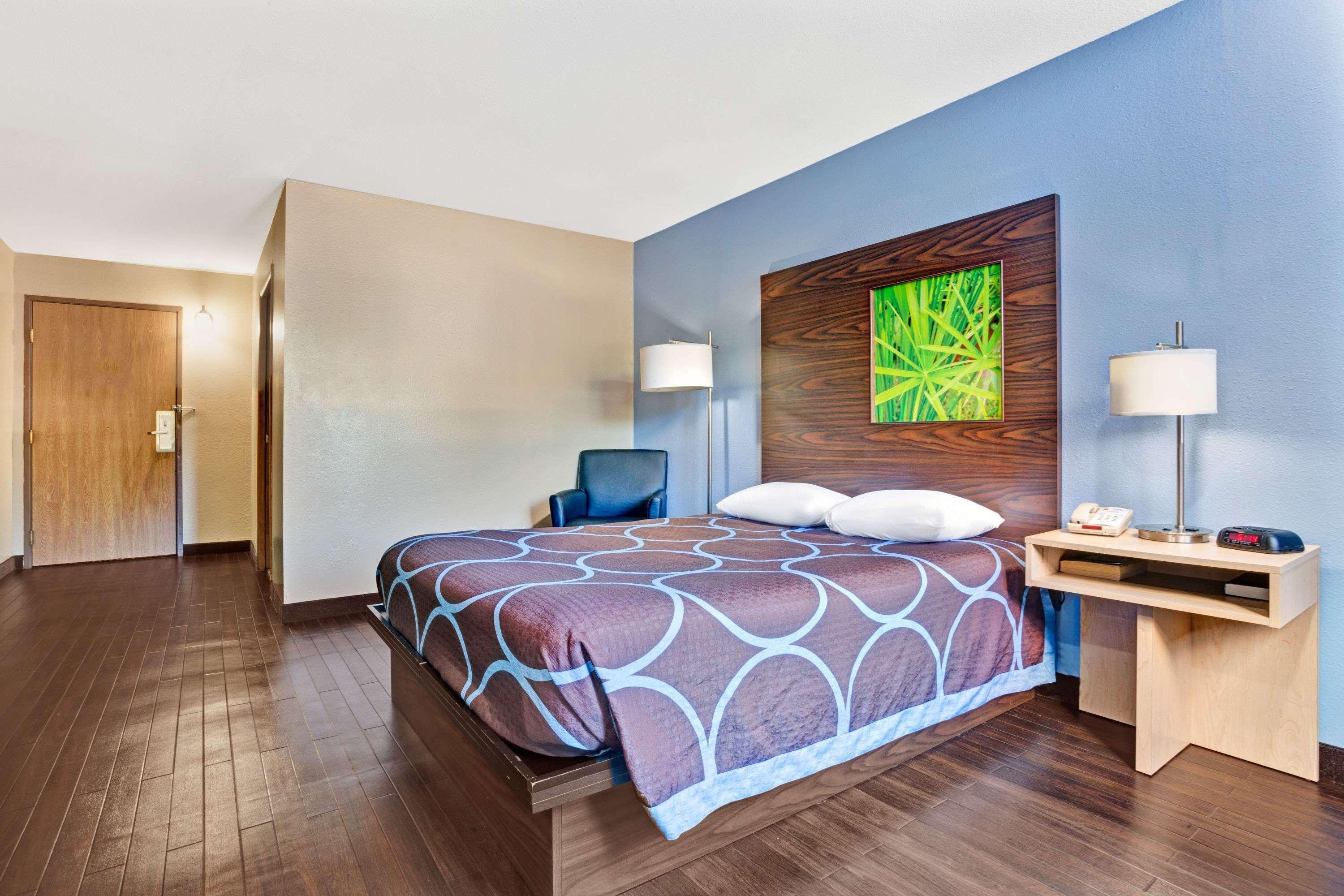 Super 8 By Wyndham Louisville Airport Dış mekan fotoğraf