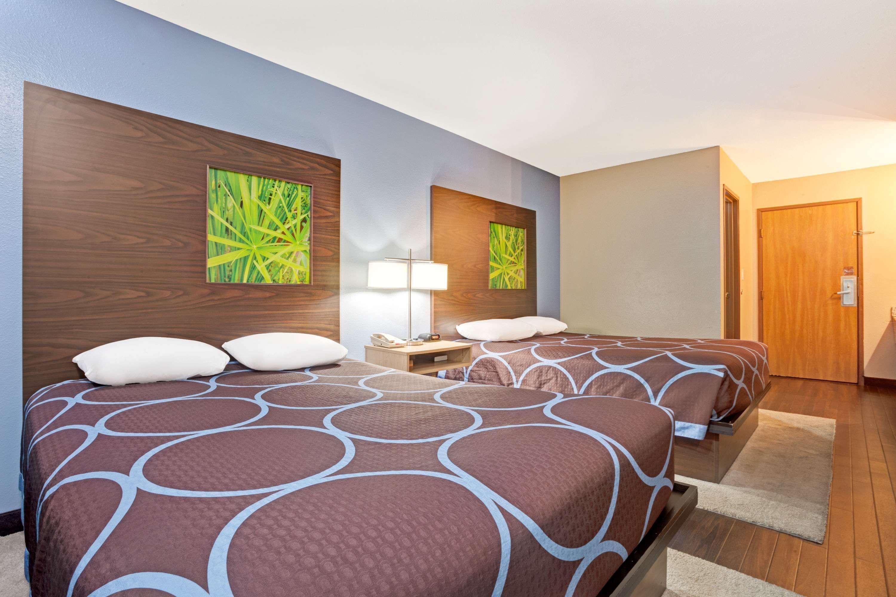 Super 8 By Wyndham Louisville Airport Dış mekan fotoğraf