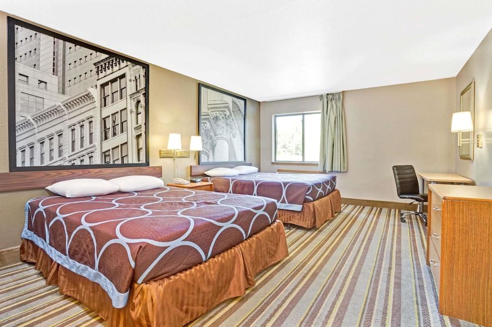 Super 8 By Wyndham Louisville Airport Dış mekan fotoğraf