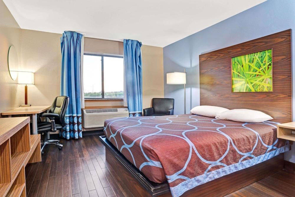 Super 8 By Wyndham Louisville Airport Dış mekan fotoğraf