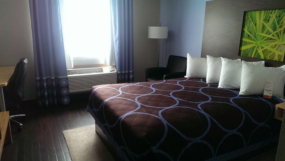 Super 8 By Wyndham Louisville Airport Dış mekan fotoğraf