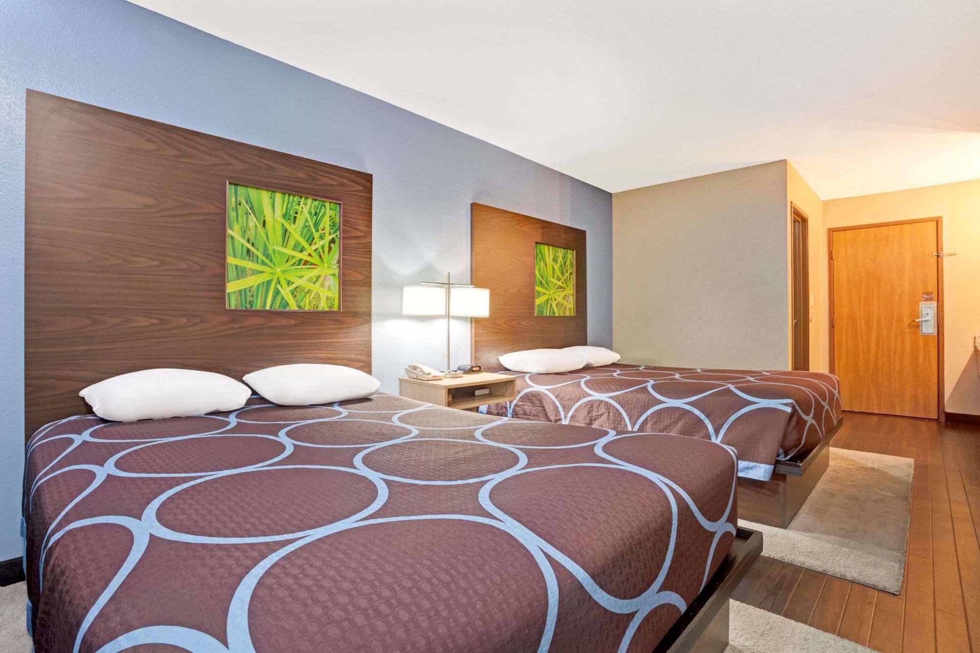 Super 8 By Wyndham Louisville Airport Dış mekan fotoğraf