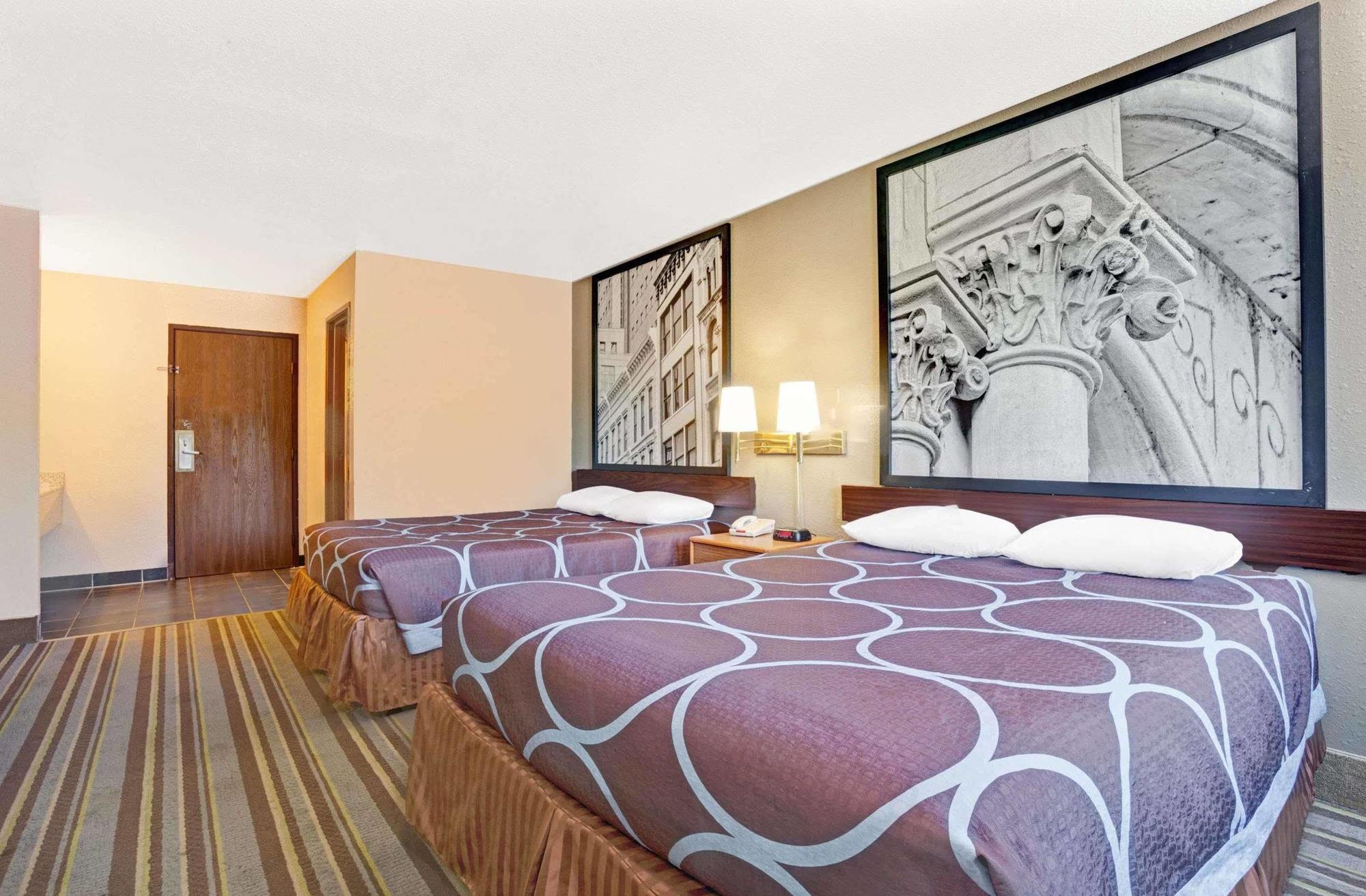 Super 8 By Wyndham Louisville Airport Dış mekan fotoğraf